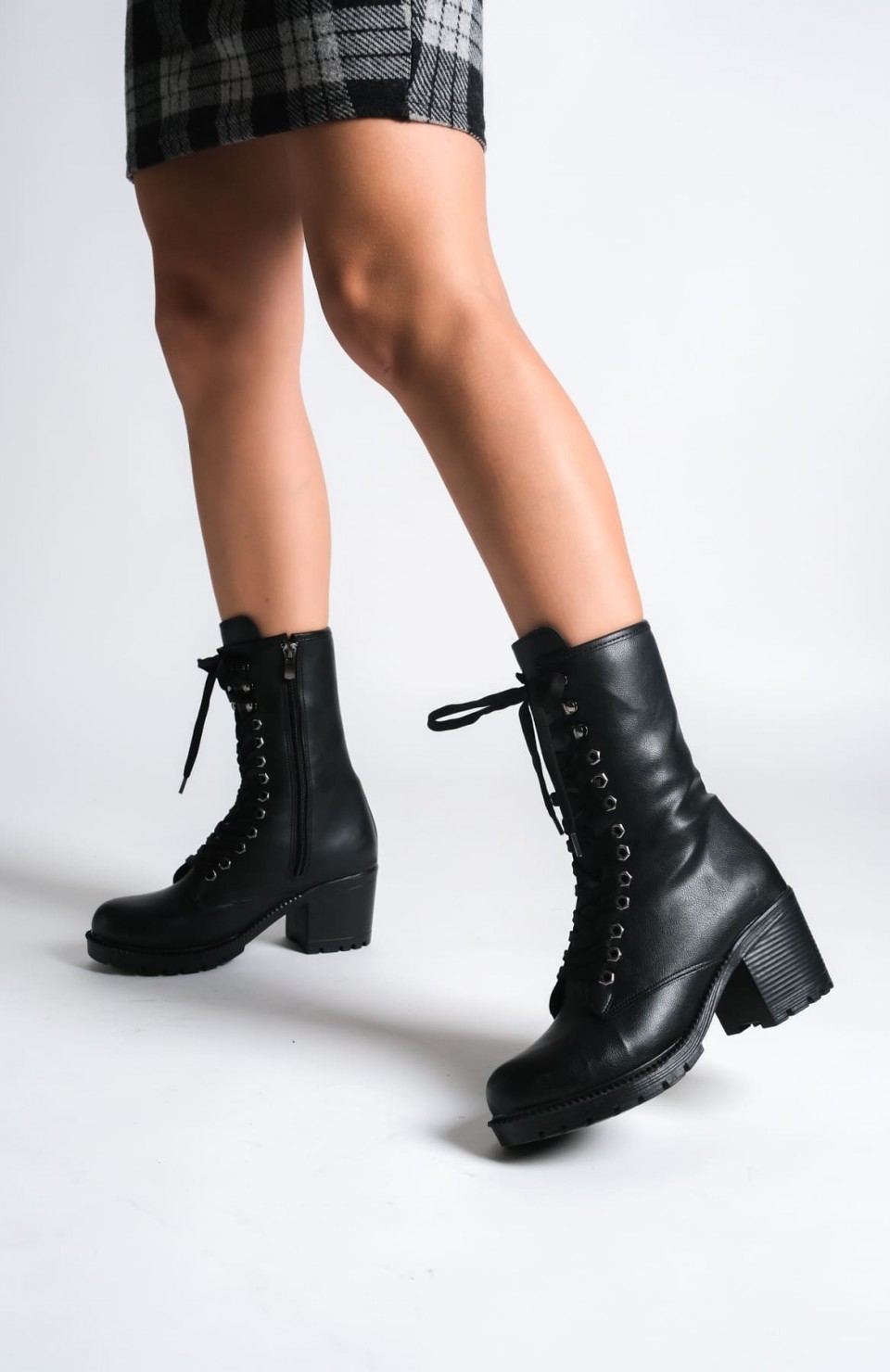 ALDA Bağcıklı Ortopedik Taban Kadın Çizme CST - Siyah