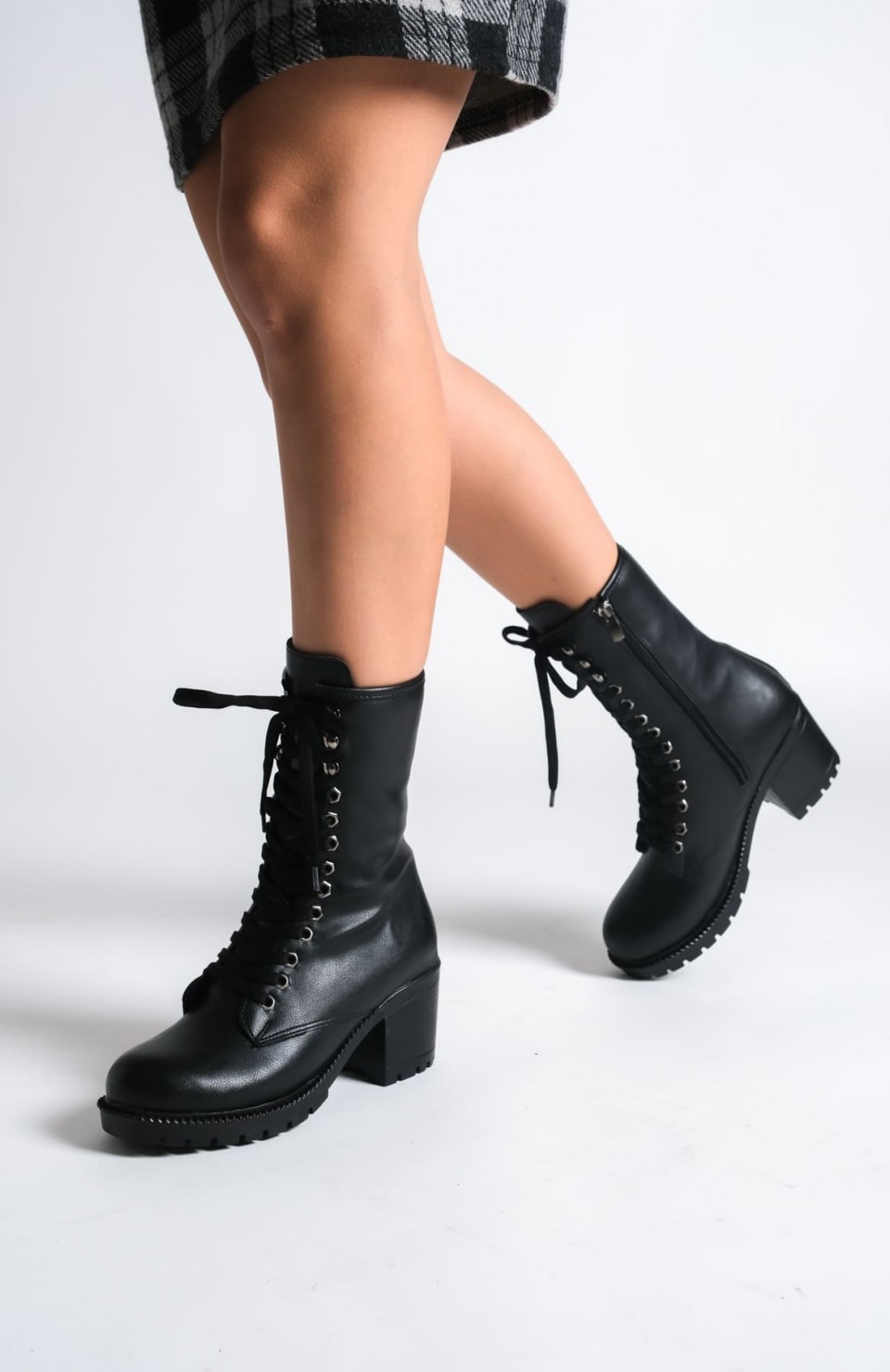 ALDA Bağcıklı Ortopedik Taban Kadın Çizme CST - Siyah