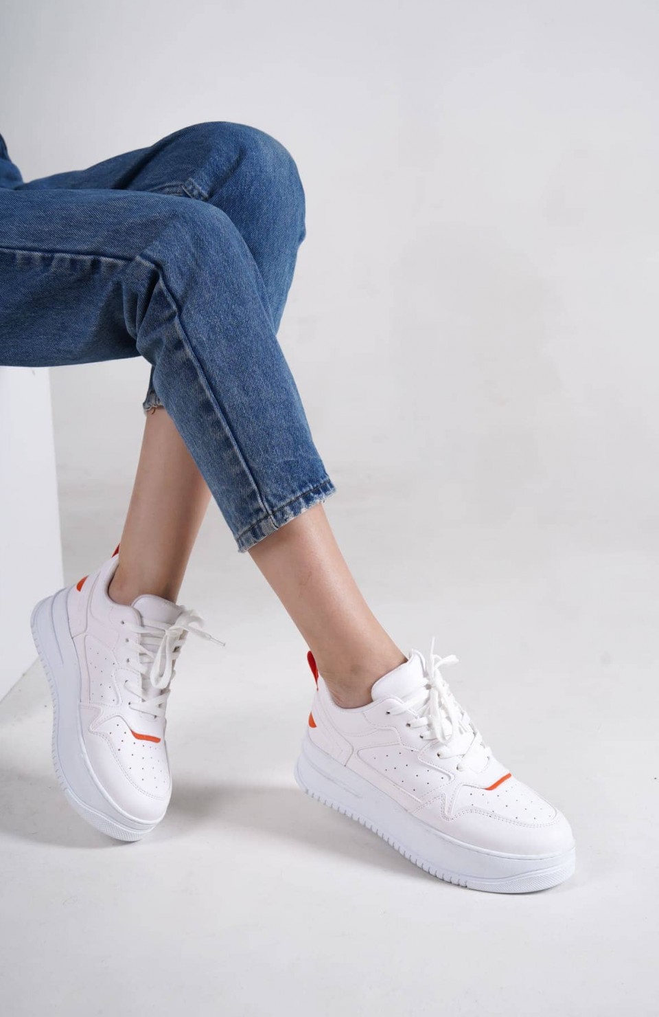 ALESSI Bağcıklı Ortopedik Taban Kadın Sneaker Spor Ayakkabı CBT - Beyaz/Turuncu