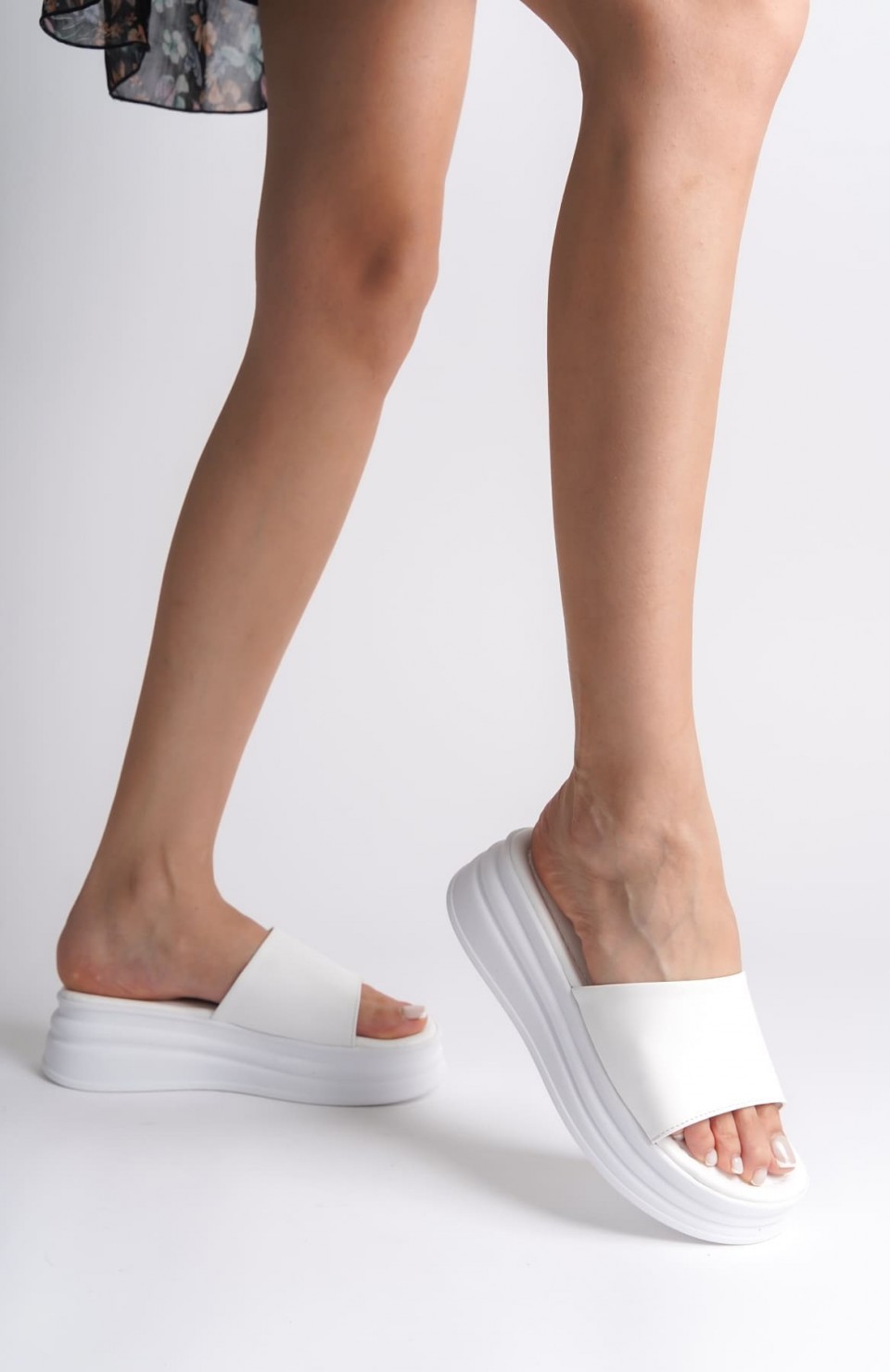 ALICE Düz Topuklu Kalın ve Ortopedik Taban Kadın Terlik CBT - Beyaz
