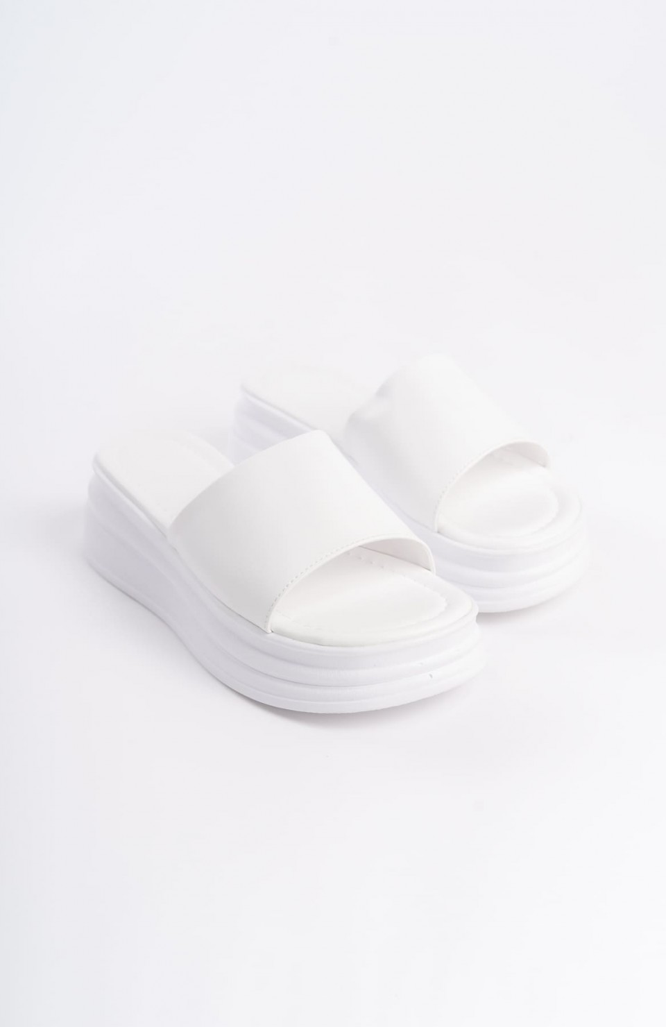 ALICE Düz Topuklu Kalın ve Ortopedik Taban Kadın Terlik CBT - Beyaz