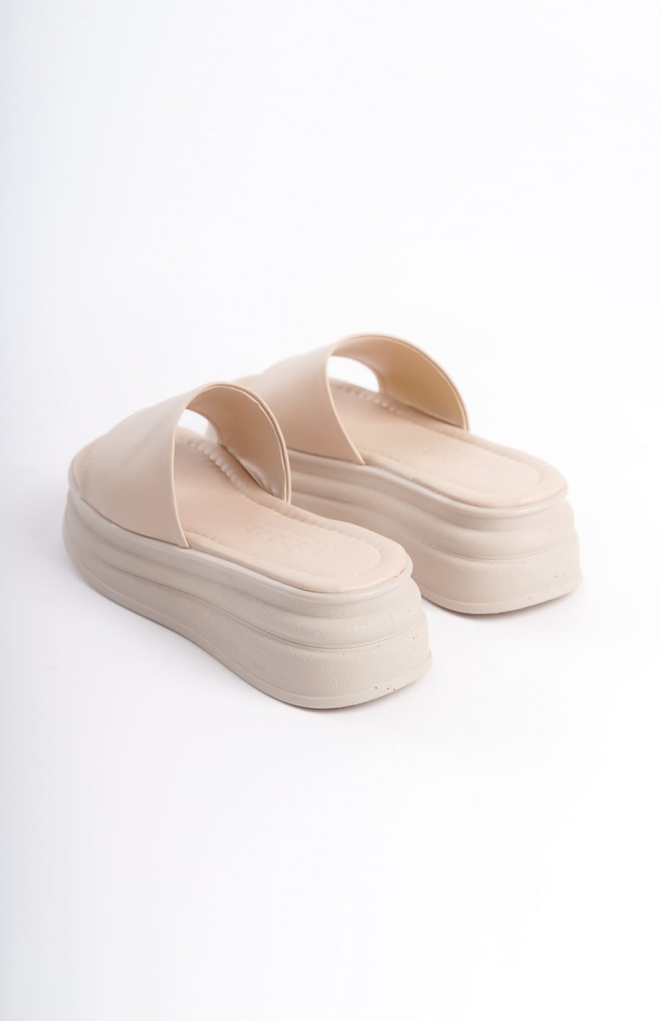 ALICE Düz Topuklu Kalın ve Ortopedik Taban Kadın Terlik CKT - Krem