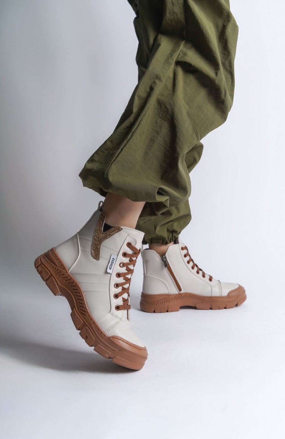 AMBER Bağcıklı Fermuarlı Ortopedik Taban Kadın Bot  CTT - Krem