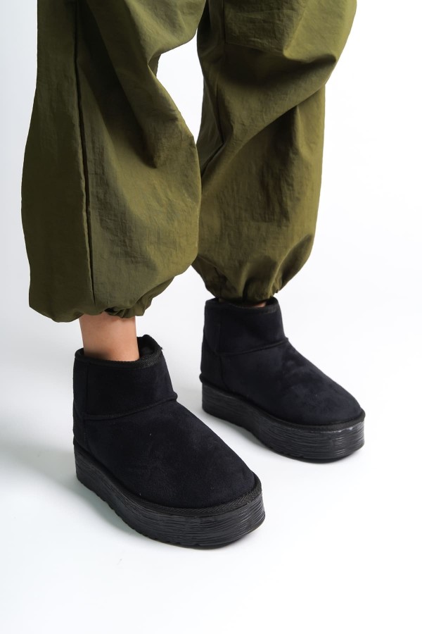 AMELIA Bağcıksız Düz ve Kalın Taban İçi Kürklü Kısa Süet Kadın Bot  SST - Siyah