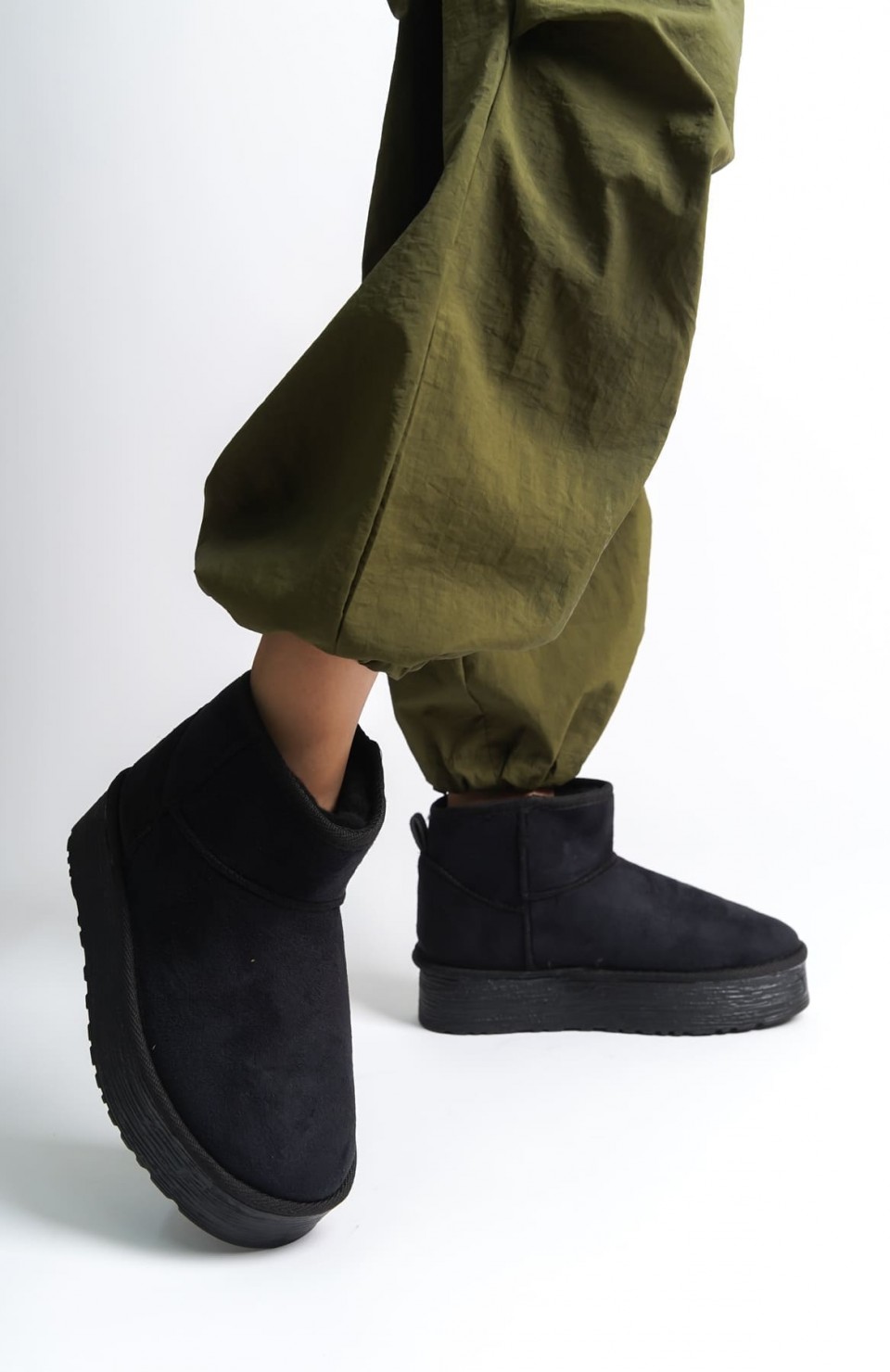 AMELIA Bağcıksız Düz ve Kalın Taban İçi Kürklü Kısa Süet Kadın Bot  SST - Siyah Somersan Giyim | Kadın, Erkek ve Çocuk Moda