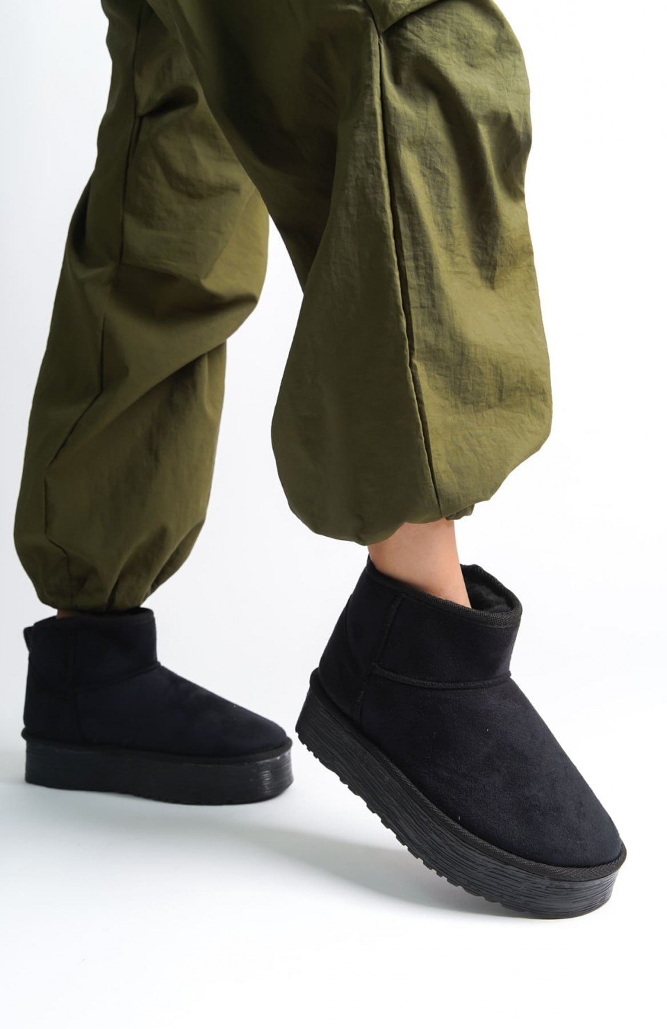 AMELIA Bağcıksız Düz ve Kalın Taban İçi Kürklü Kısa Süet Kadın Bot  SST - Siyah Somersan Giyim | Kadın, Erkek ve Çocuk Moda