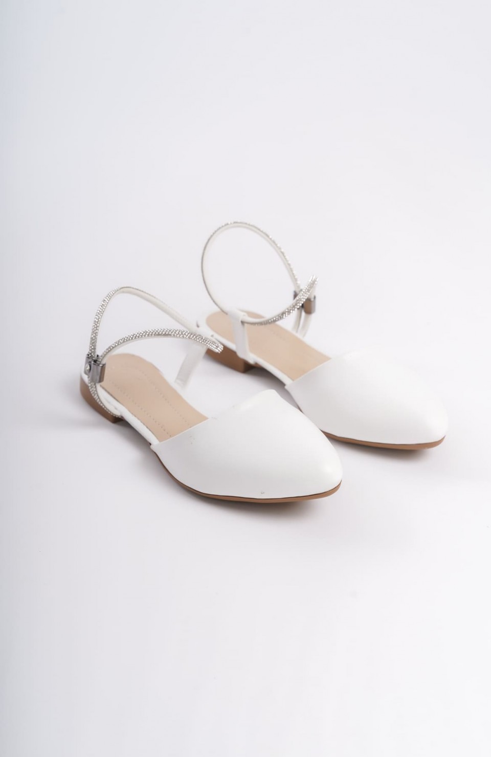 ARIANA Lastikli Ortopedik Rahat Taban Bilekten Taş Detaylı Kadın Babet Ayakkabı  CKT - Beyaz