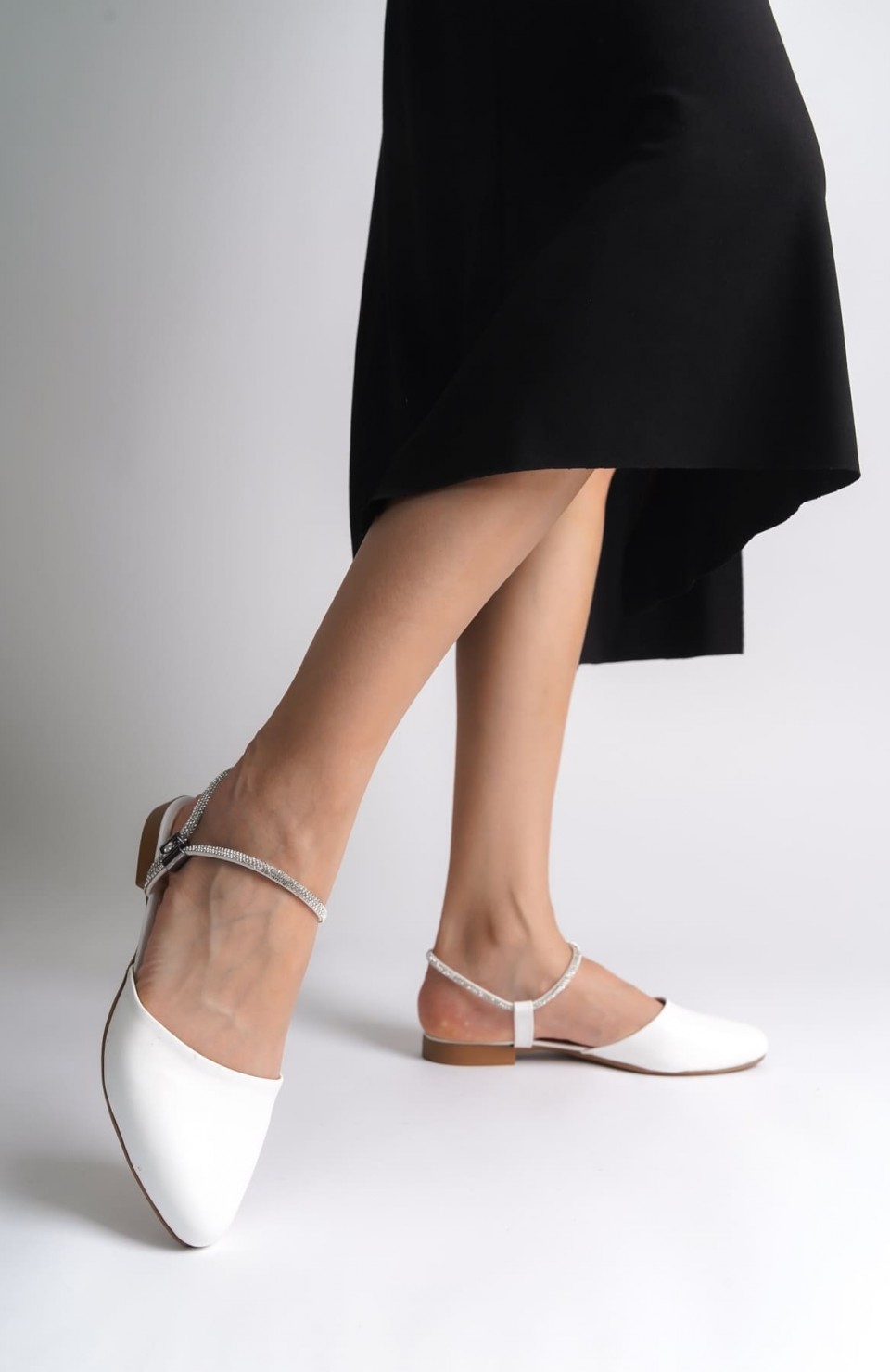 ARIANA Lastikli Ortopedik Rahat Taban Bilekten Taş Detaylı Kadın Babet Ayakkabı  CKT - Beyaz