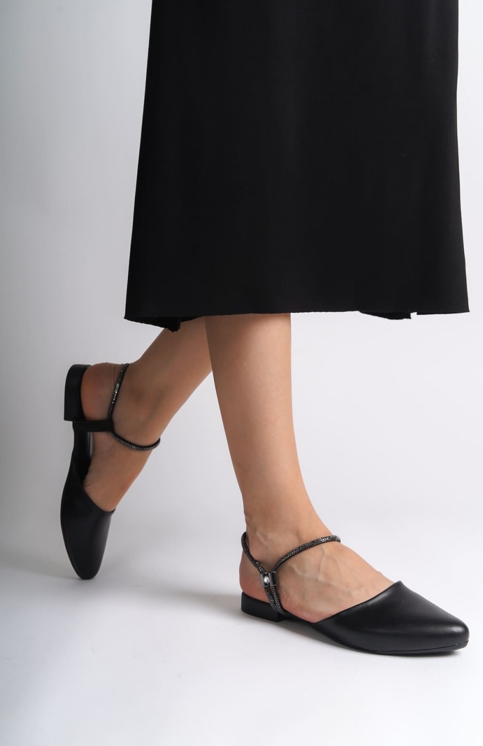 ARIANA Lastikli Ortopedik Rahat Taban Bilekten Taş Detaylı Kadın Babet Ayakkabı  CST - Siyah