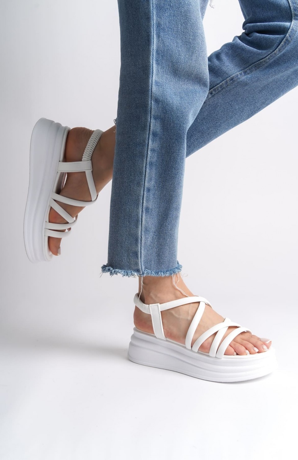 BELLA Lastikli Şerit Detaylı Ortopedik Taban Kadın Sandalet CBT - Beyaz