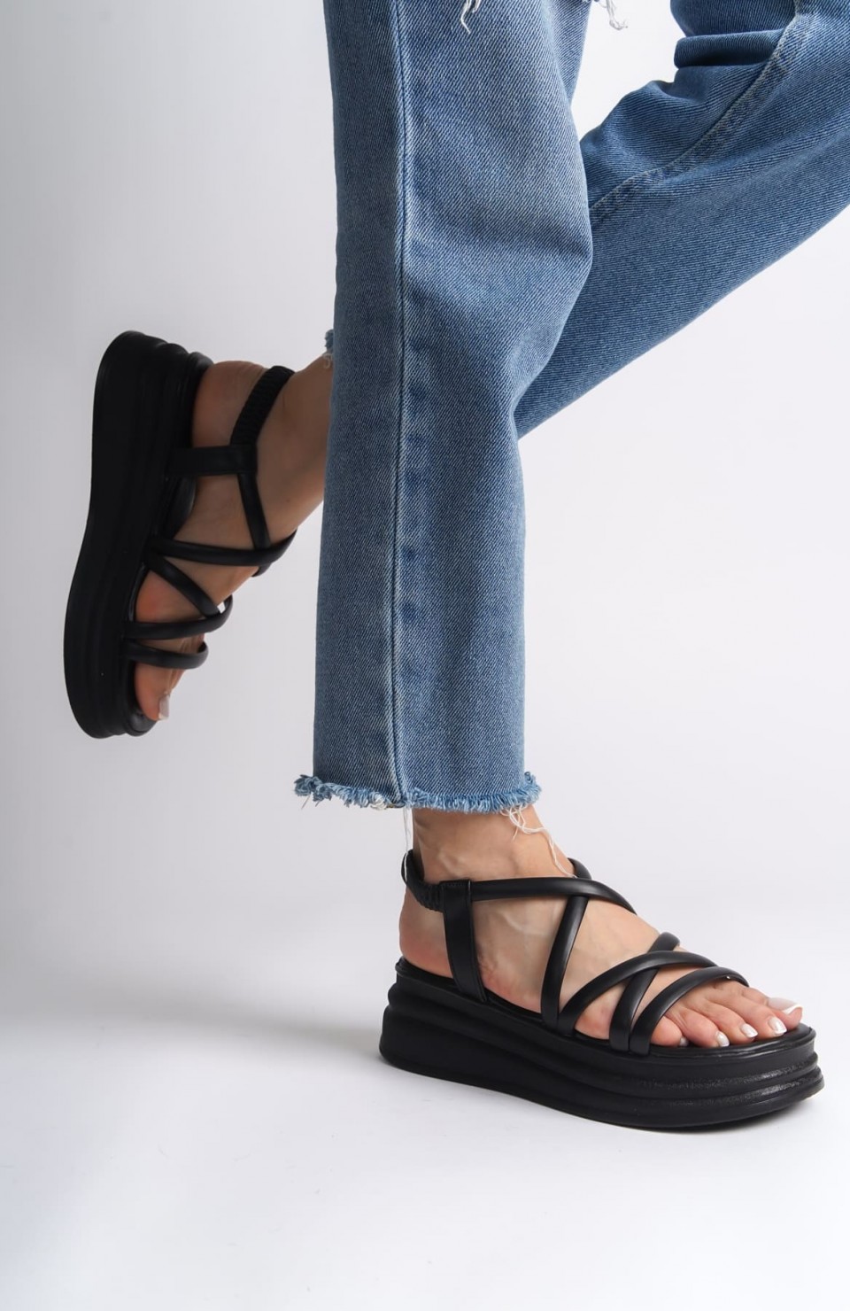 BELLA Lastikli Şerit Detaylı Ortopedik Taban Kadın Sandalet CST - Siyah