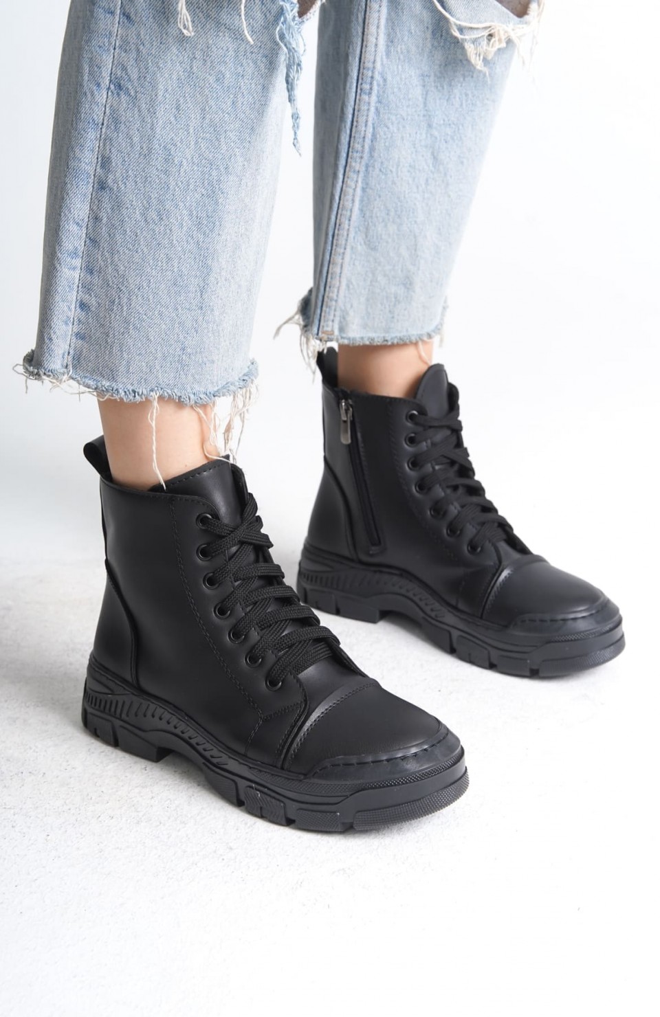 BLOOM Bağcıklı Fermuarlı Ortopedik Taban Kadın Bot CST - Siyah