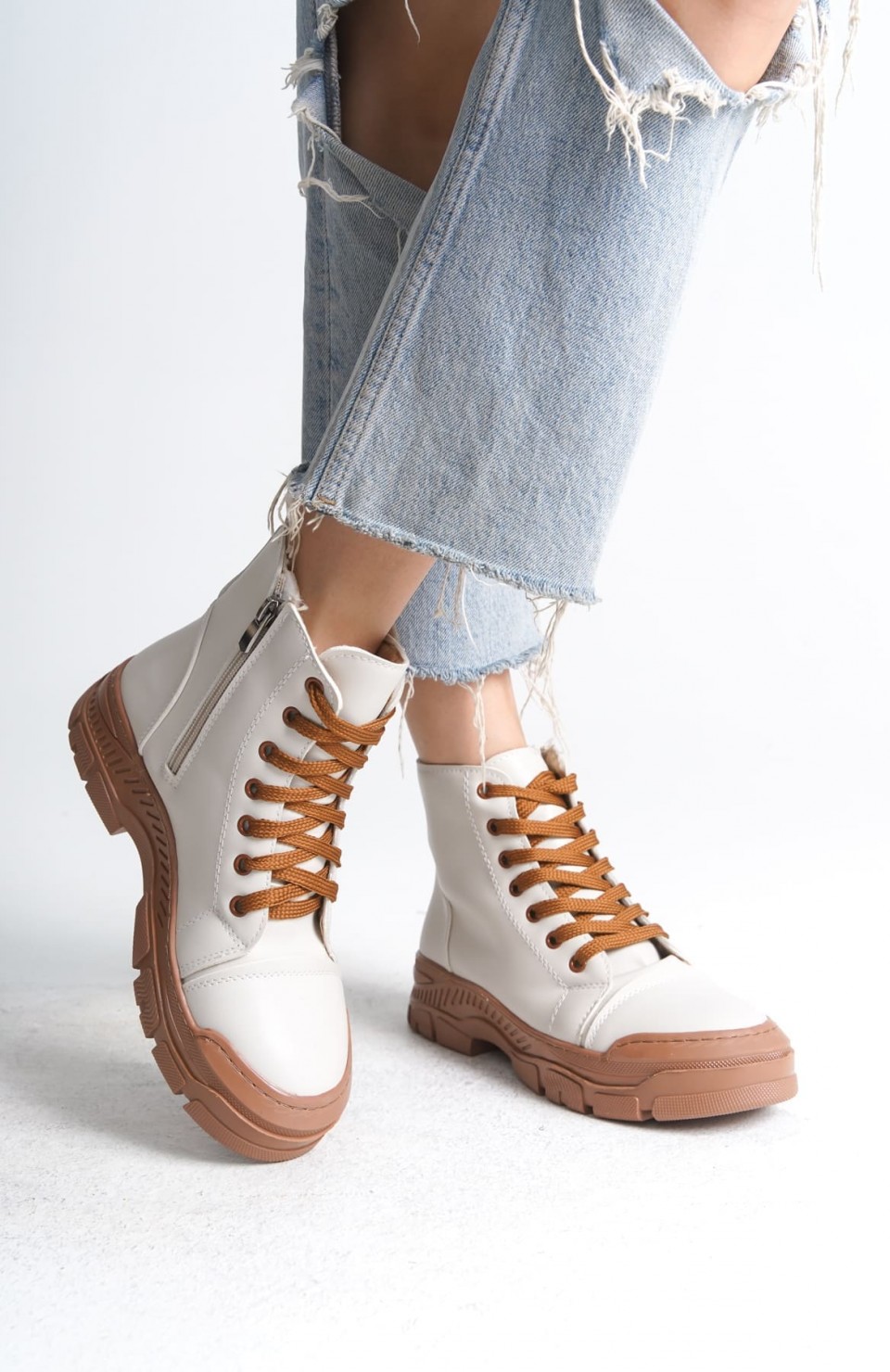 BLOOM Bağcıklı Fermuarlı Ortopedik Taban Kadın Bot  CTT - Krem