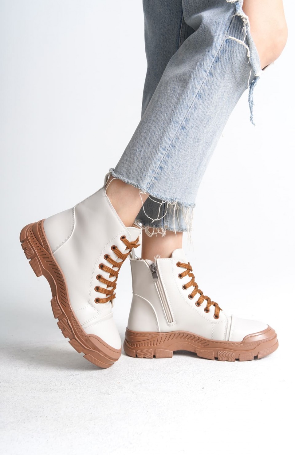 BLOOM Bağcıklı Fermuarlı Ortopedik Taban Kadın Bot  CTT - Krem