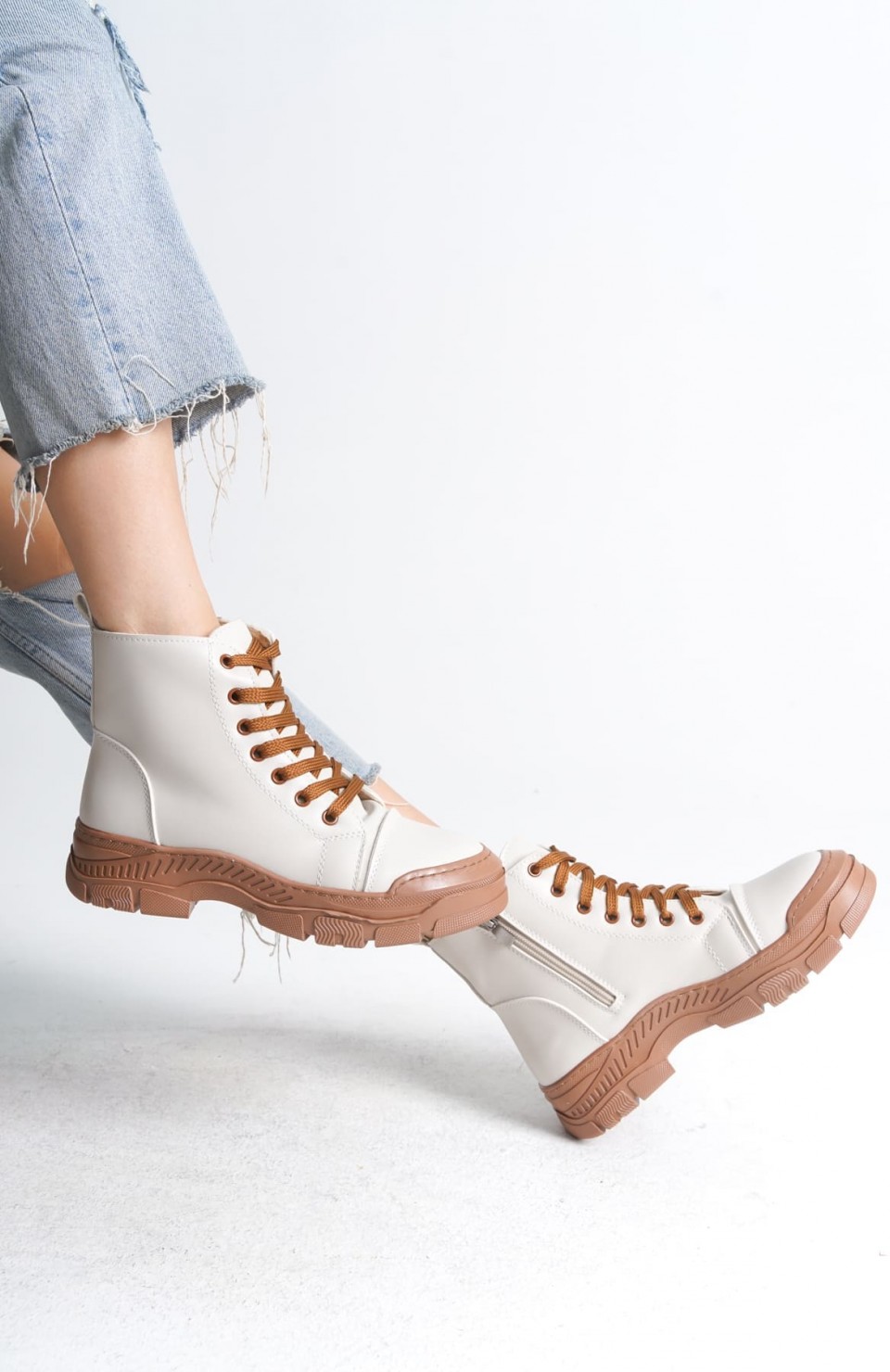 BLOOM Bağcıklı Fermuarlı Ortopedik Taban Kadın Bot  CTT - Krem