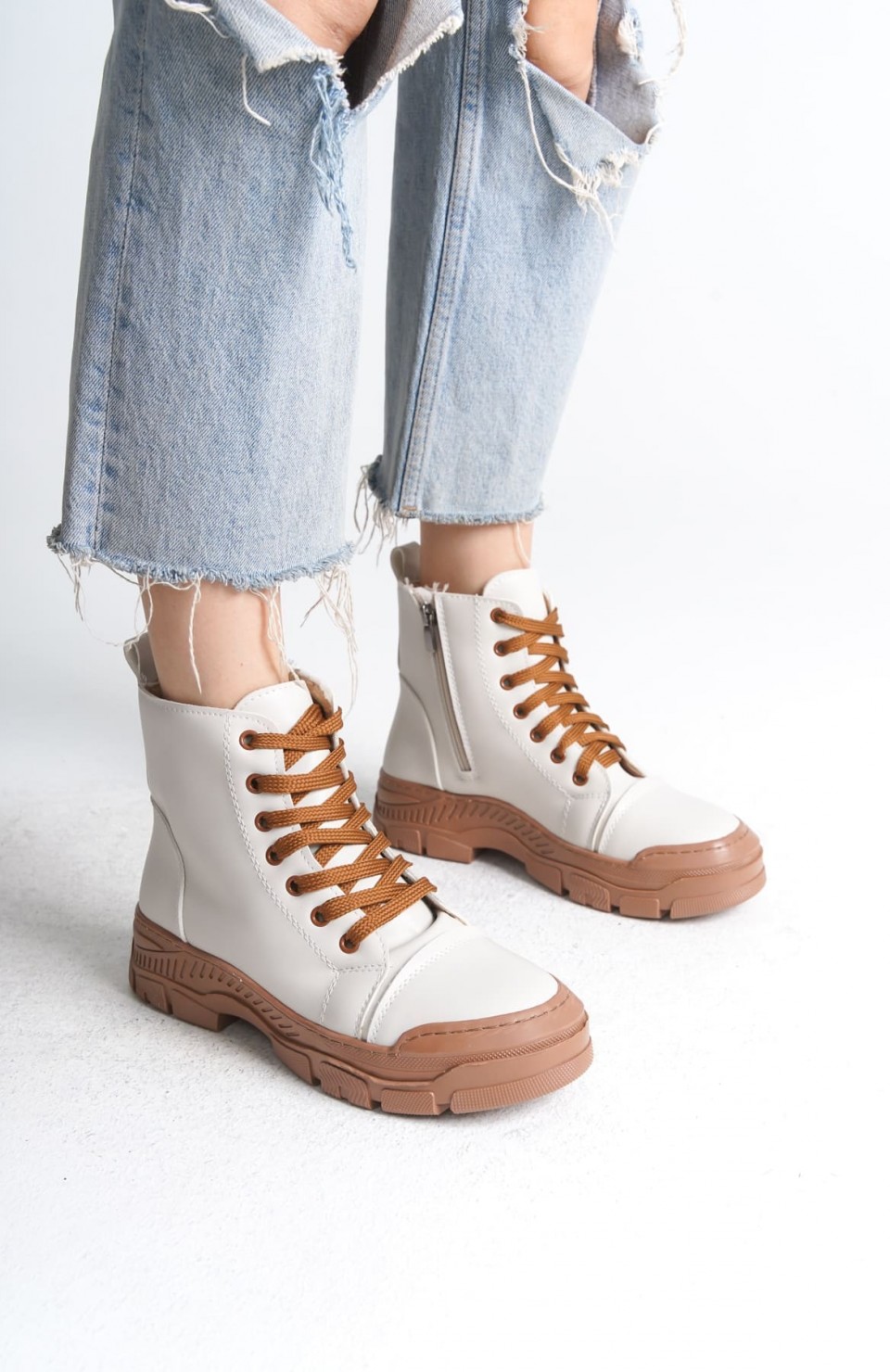 BLOOM Bağcıklı Fermuarlı Ortopedik Taban Kadın Bot  CTT - Krem