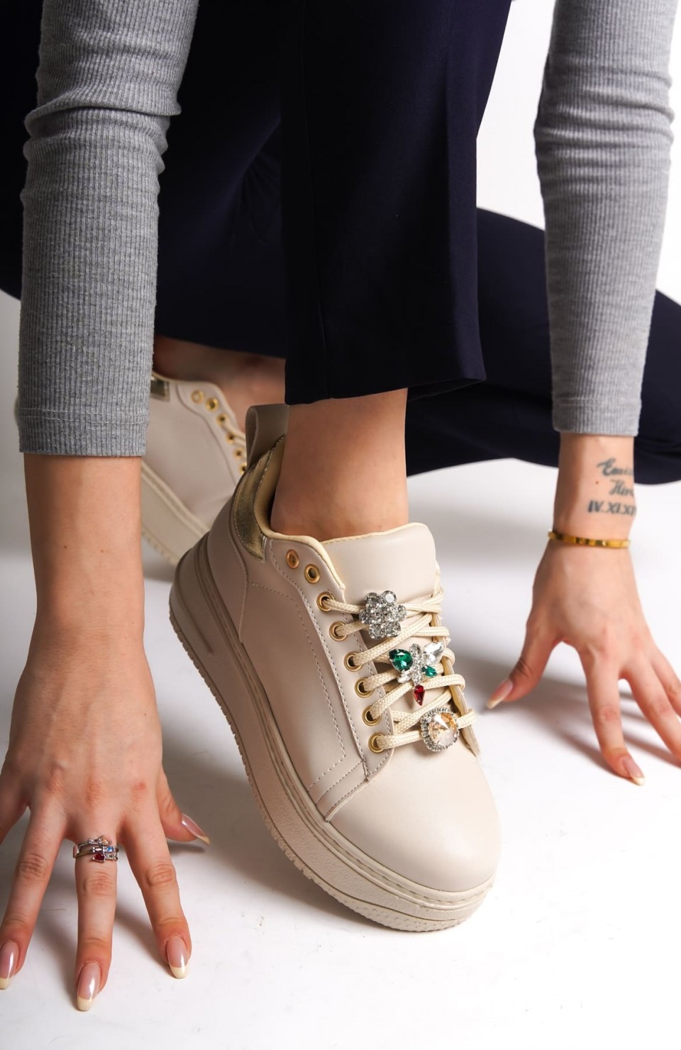 BRIANNA Bağcıklı Ortopedik Taban Renkli Taş Dekorlu Kadın Sneaker Spor Ayakkabı  CKT - Krem/Altın