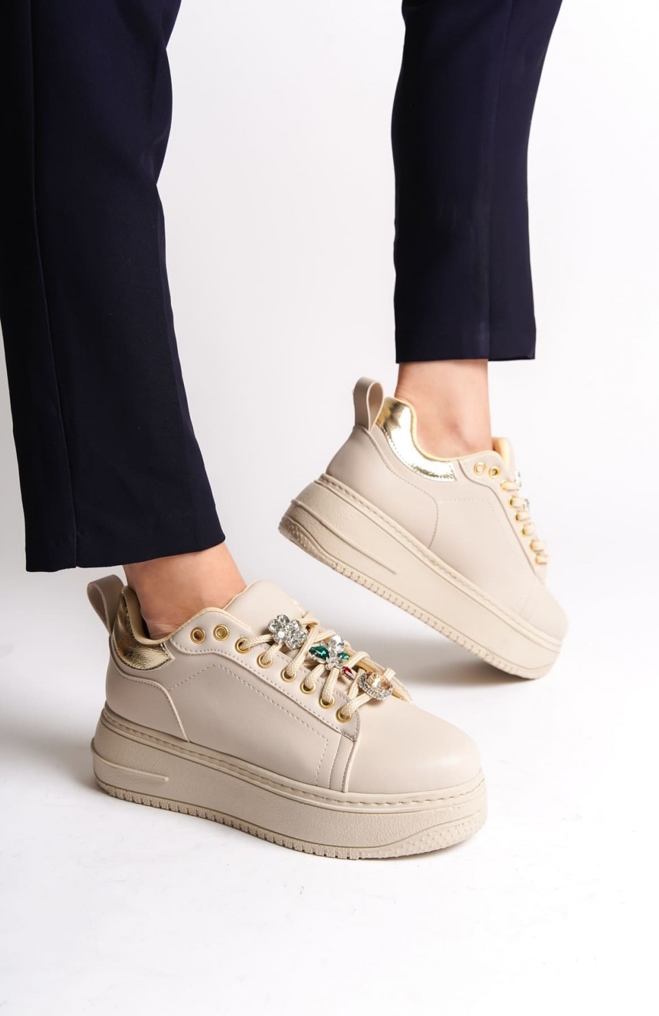 BRIANNA Bağcıklı Ortopedik Taban Renkli Taş Dekorlu Kadın Sneaker Spor Ayakkabı  CKT - Krem/Altın