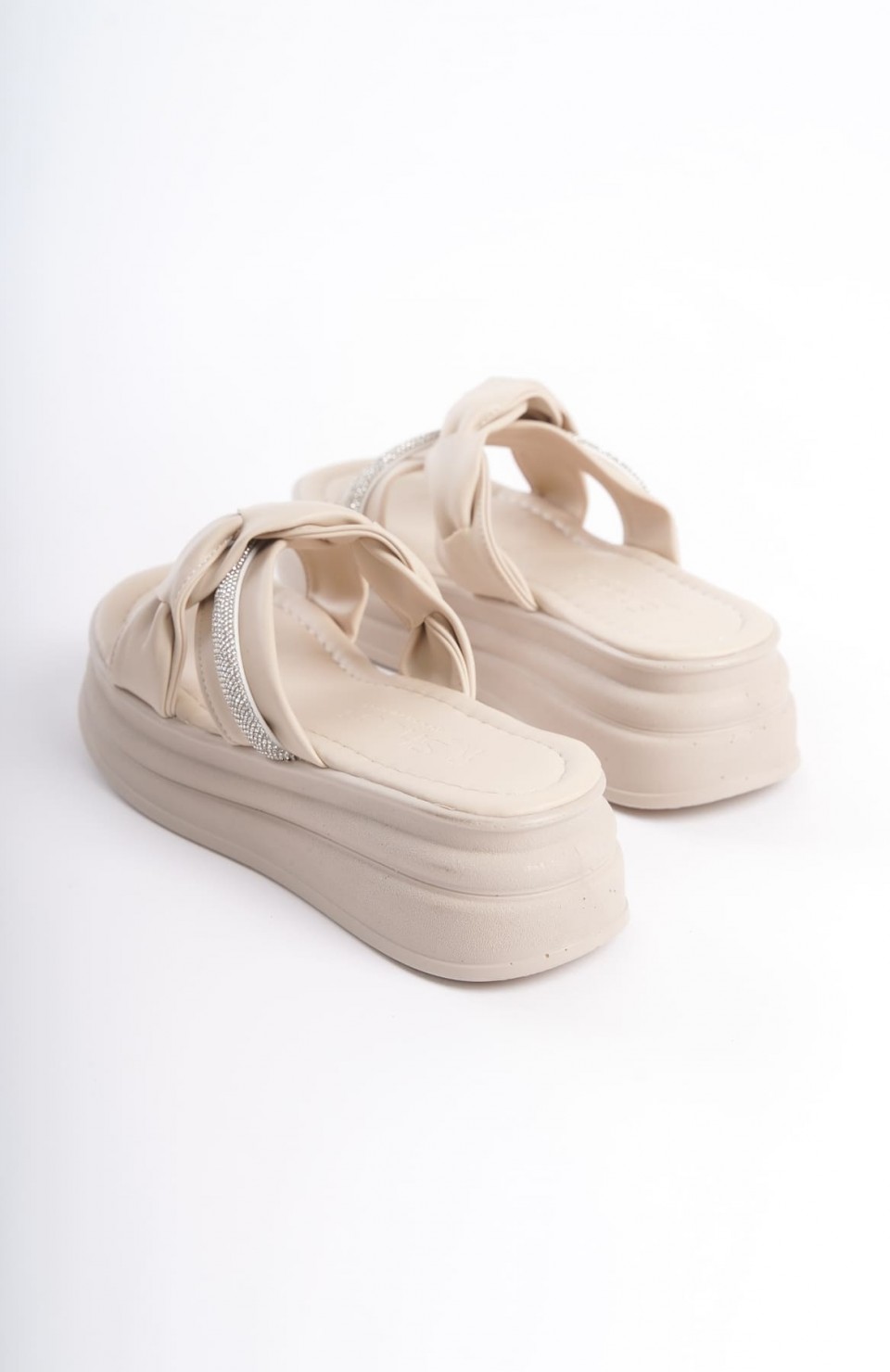 CLARA Düz Topuklu Kurdele Desenli Taşlı Kalın ve Ortopedik Taban Kadın Terlik  CKT - Krem