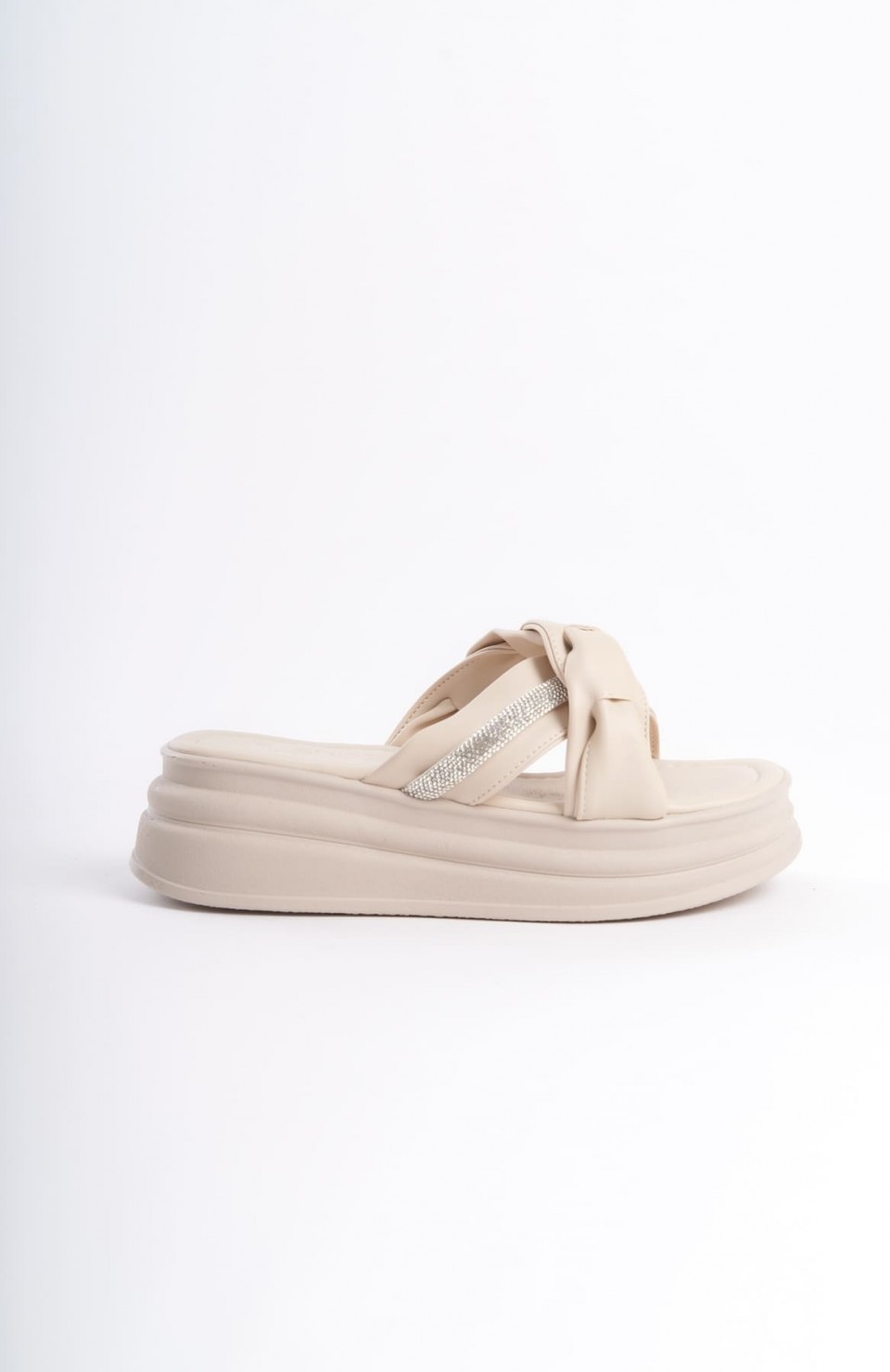 CLARA Düz Topuklu Kurdele Desenli Taşlı Kalın ve Ortopedik Taban Kadın Terlik  CKT - Krem