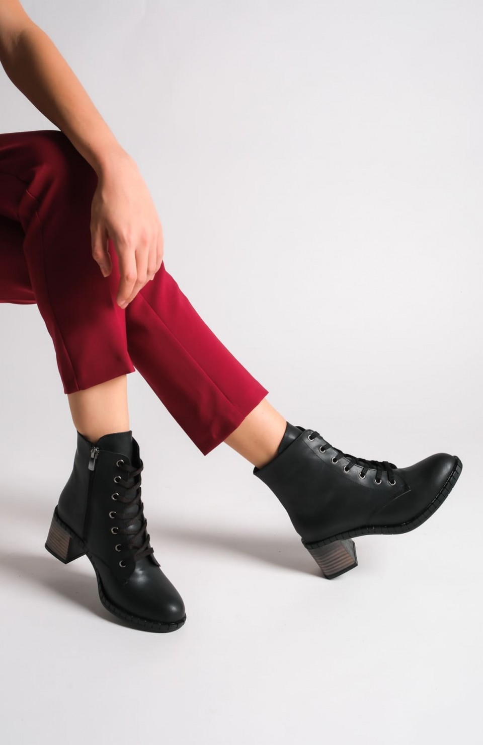 DIANA Bağcıklı Fermuarlı Ortopedik Taban Topuklu Kadın Bot CST - Siyah