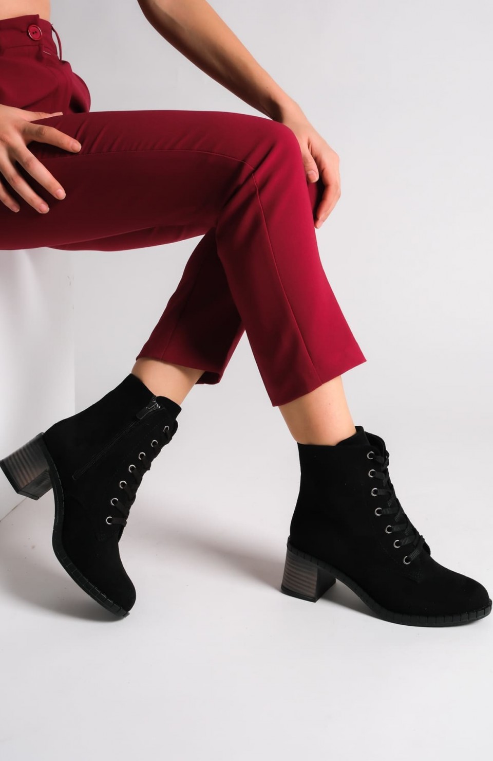 DIANA Bağcıklı Fermuarlı Ortopedik Taban Topuklu Süet Kadın Bot  SST - Siyah