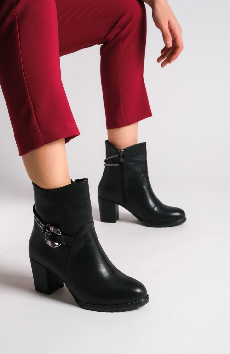 EDNA Fermuarlı Ortopedik Taban Taşlı Topuklu Kadın Bot CST - Siyah