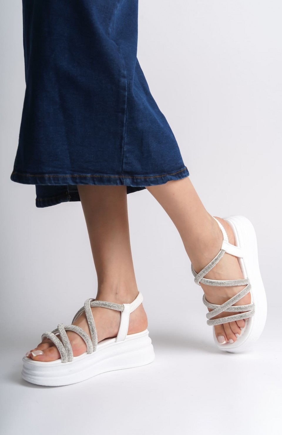 ELENA Lastikli Taşlı Şeritli Ortopedik Taban Kadın Sandalet  CBT - Beyaz