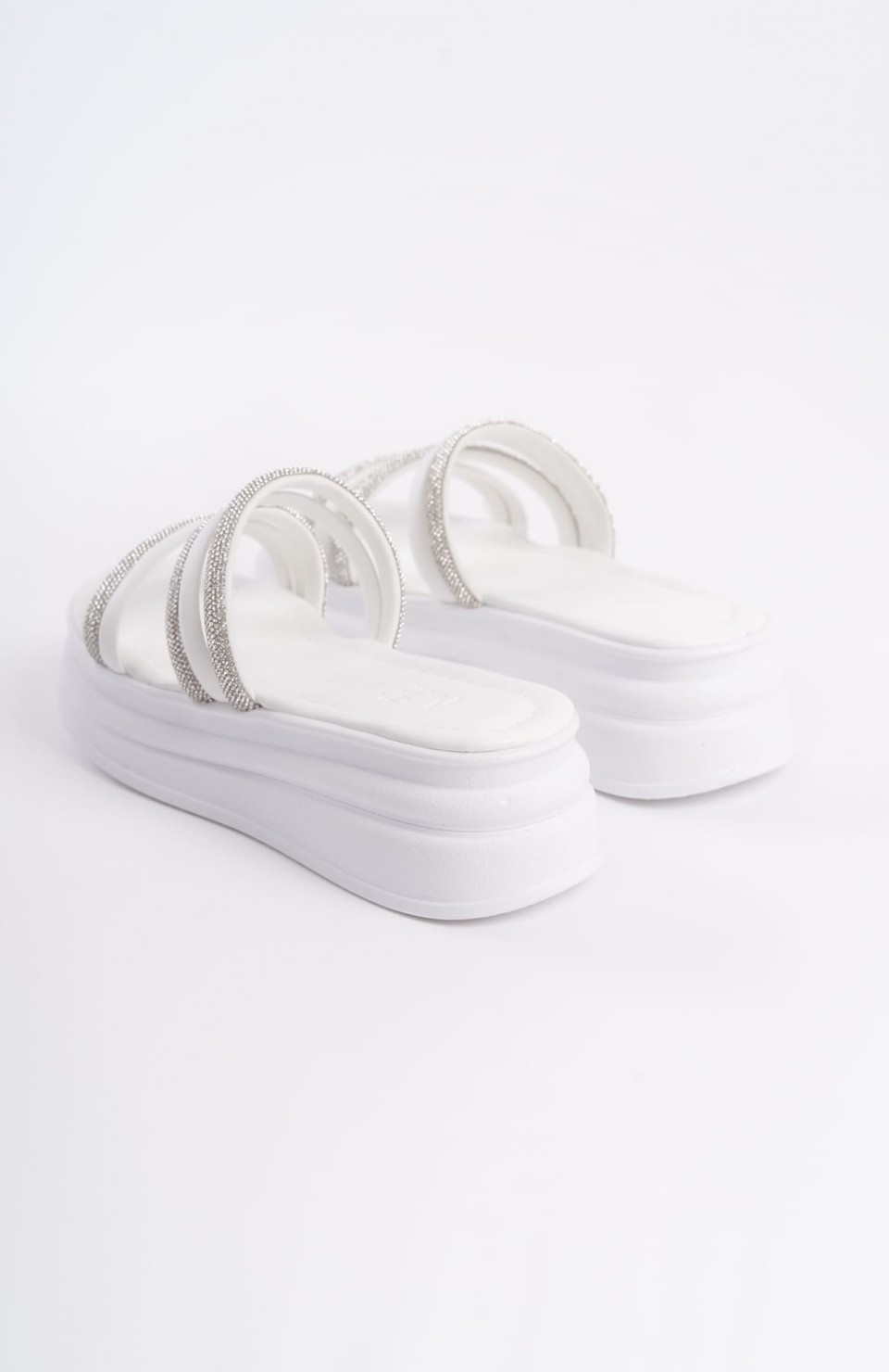 ELISE Düz Topuklu Şeritli Taşlı Kalın ve Ortopedik Taban Kadın Terlik  CBT - Beyaz