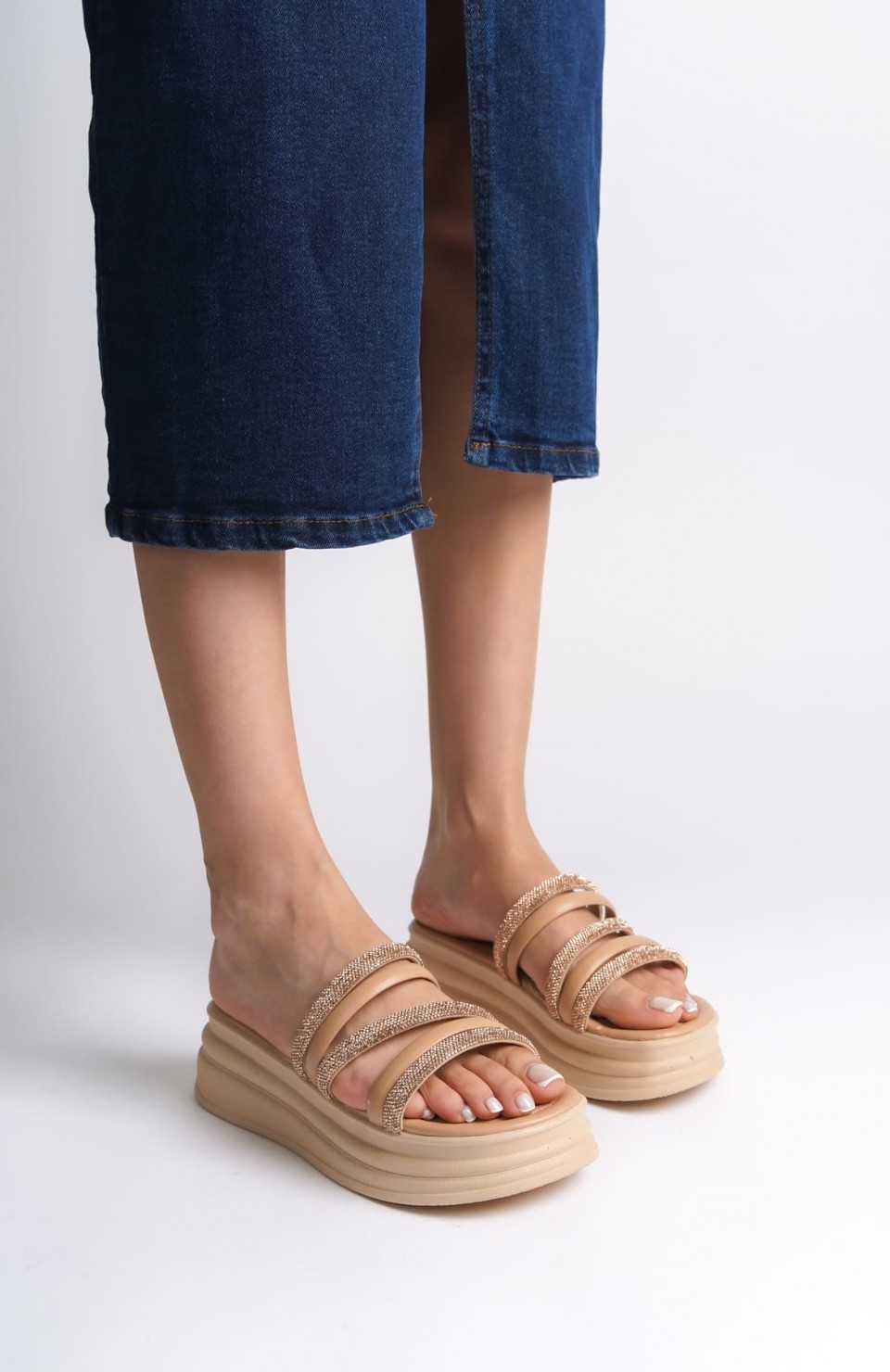 ELISE Düz Topuklu Şeritli Taşlı Kalın ve Ortopedik Taban Kadın Terlik  CTT - Ten