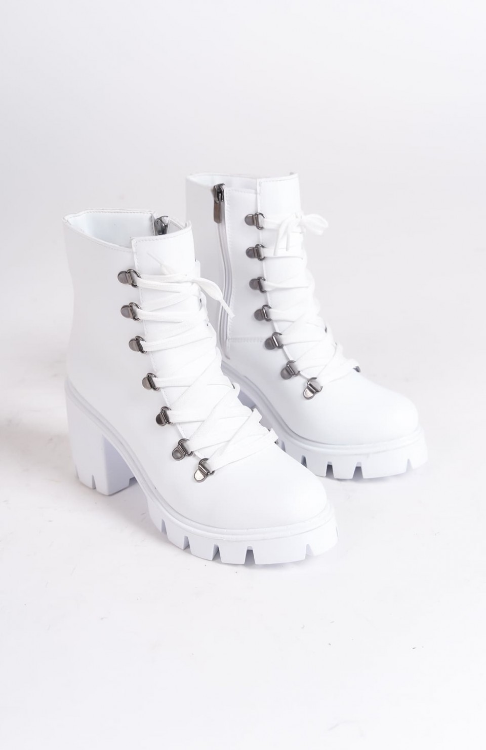 EMMA Bağcıklı Fermuarlı Ortopedik Taban Topuklu Kadın Bot CBT - Beyaz