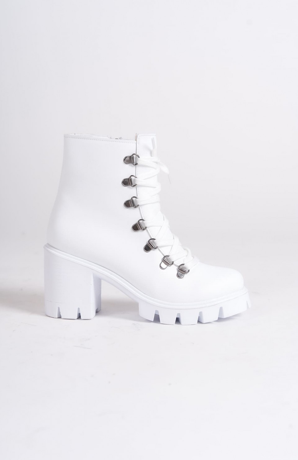 EMMA Bağcıklı Fermuarlı Ortopedik Taban Topuklu Kadın Bot CBT - Beyaz