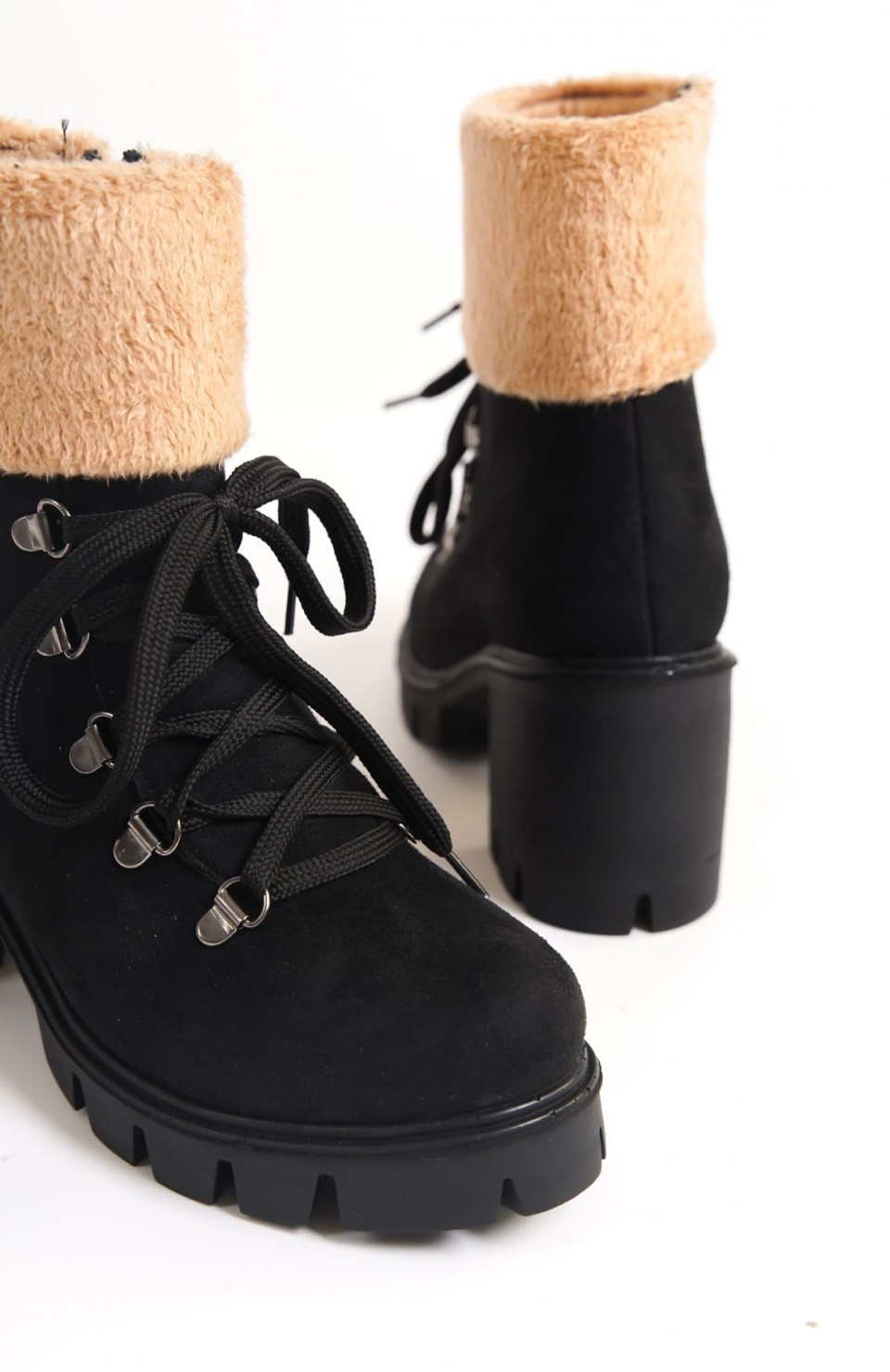 EMMA Bağcıklı Fermuarlı Ortopedik Taban Topuklu Kürk Detaylı Süet Kadın Bot SST - Siyah