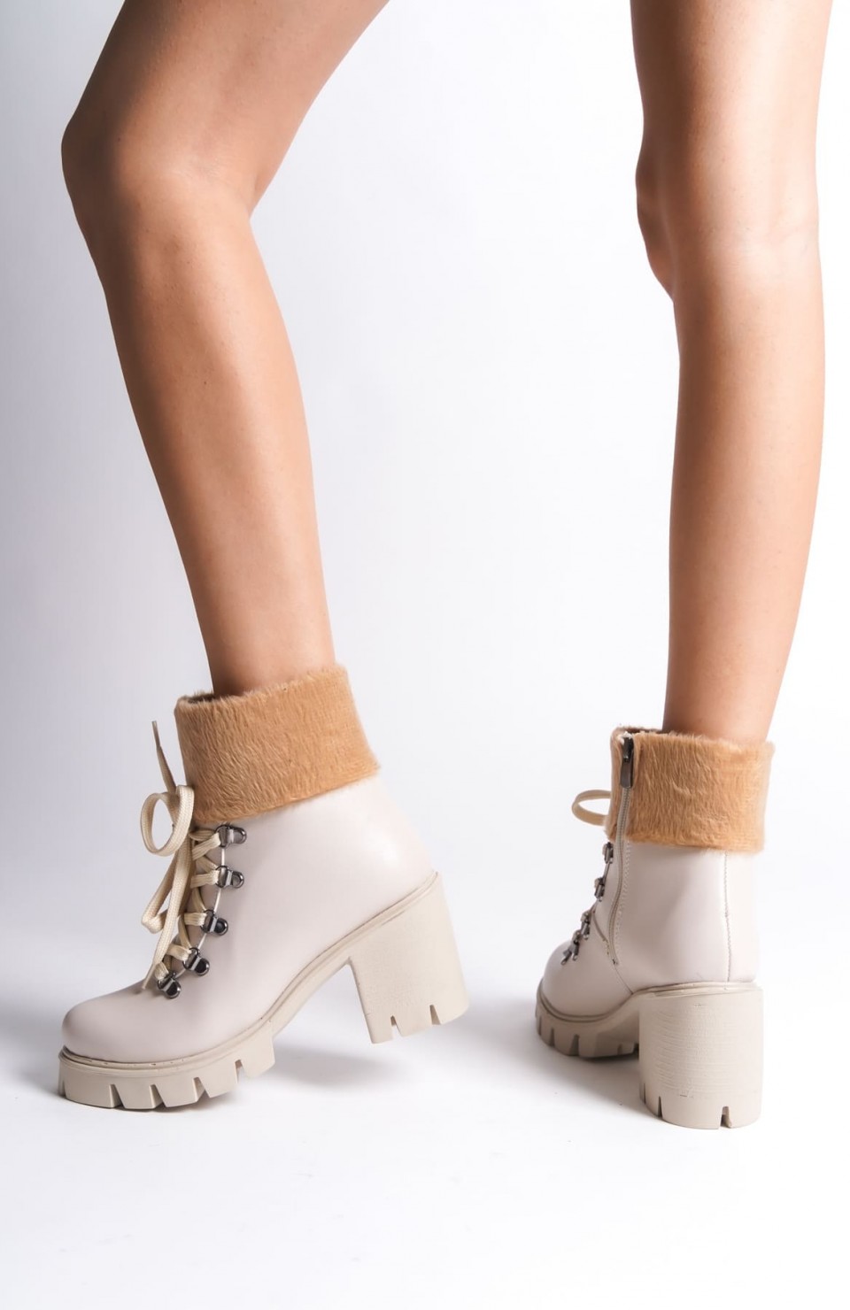 EMMA Bağcıklı Fermuarlı Ortopedik Taban Topuklu Kürk DetaylıKadın Bot CKT - Krem