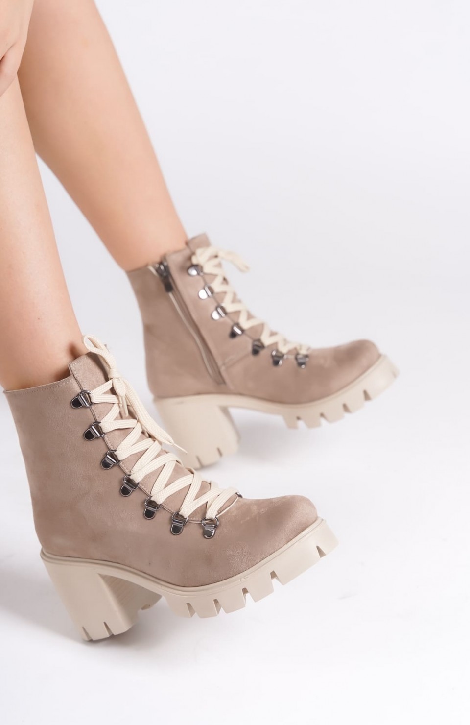 EMMA Bağcıklı Fermuarlı Ortopedik Taban Topuklu Süet Kadın Bot  STT - Ten