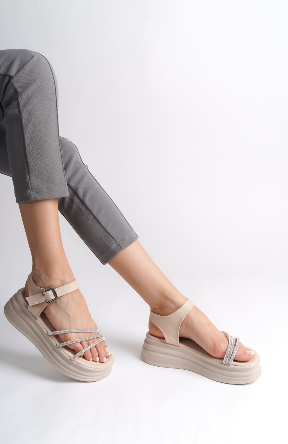 EVA Kalın Tokalı Taşlı Şeritli Ortopedik Taban Kadın Sandalet  CKT - Krem