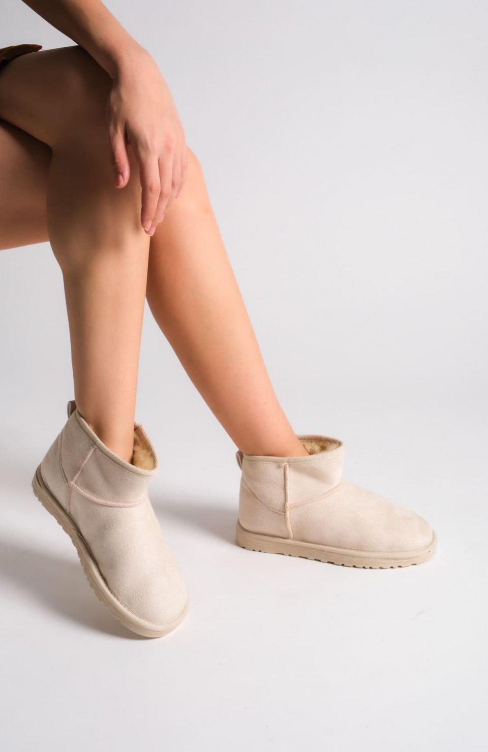 JOLIE Bağcıksız Düz Taban İçi Kürklü Kısa Süet Kadın Bot SKT - Krem