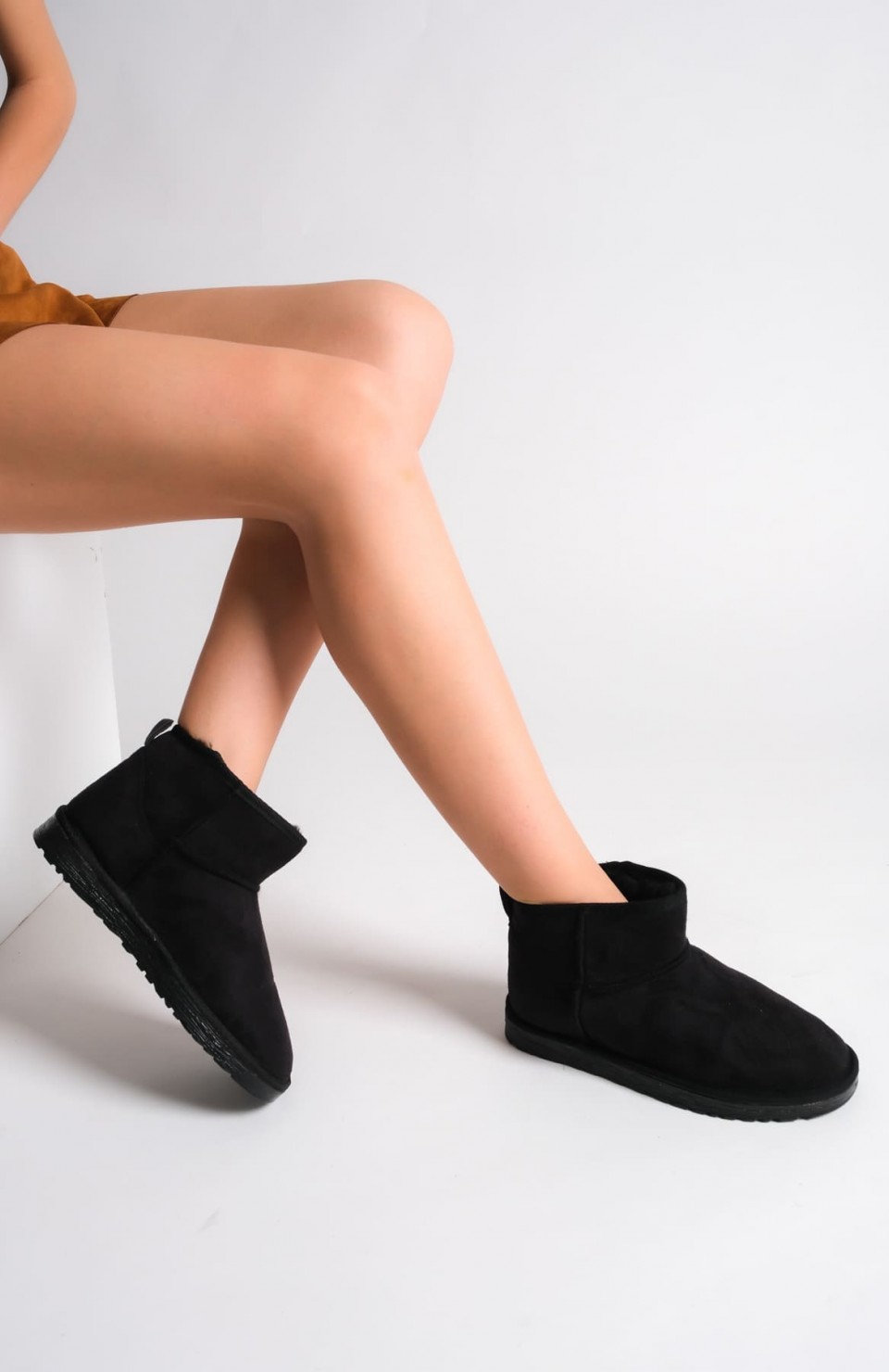 JOLIE Bağcıksız Düz Taban İçi Kürklü Kısa Süet Kadın Bot SST - Siyah