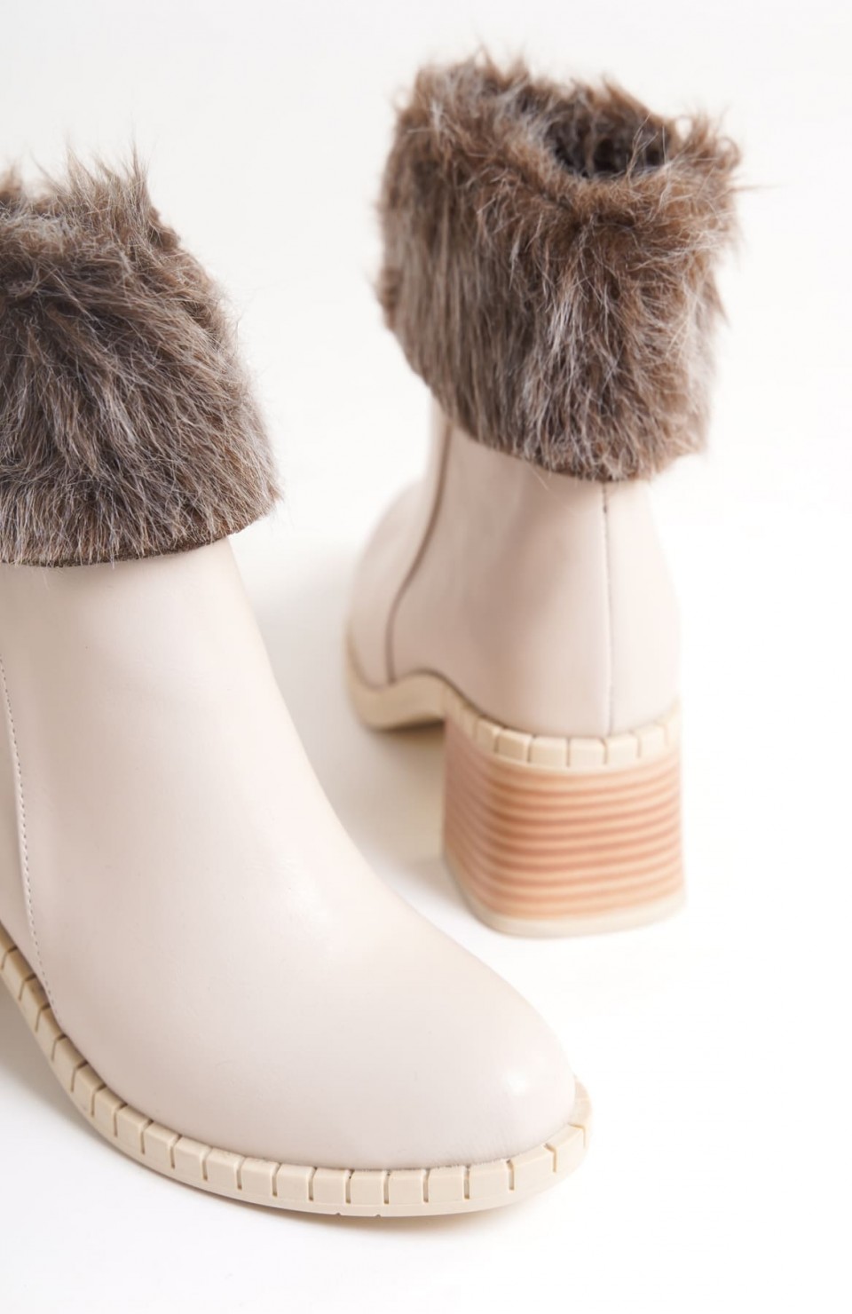 JULIA Fermuarlı Ortopedik Taban Tüylü Topuklu Kadın Bot CKT - Krem