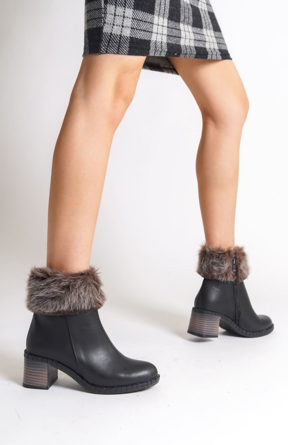 JULIA Fermuarlı Ortopedik Taban Tüylü Topuklu Kadın Bot CST - Siyah