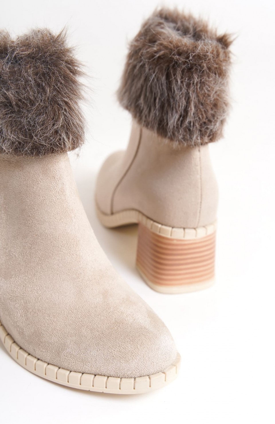 JULIA Fermuarlı Ortopedik Taban Tüylü Topuklu Süet Kadın Bot SKT - Krem