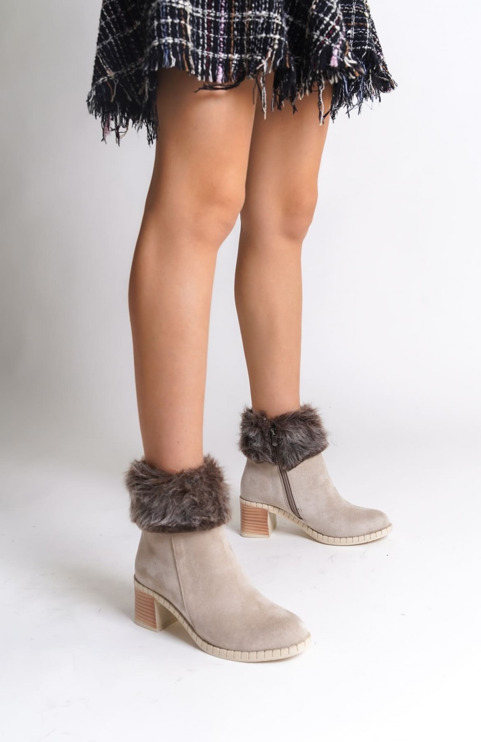 JULIA Fermuarlı Ortopedik Taban Tüylü Topuklu Süet Kadın Bot SKT - Krem