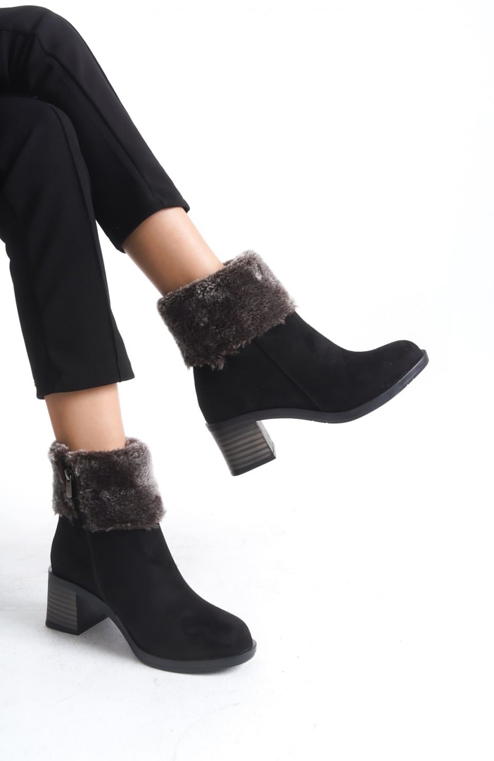 KATYA Fermuarlı Ortopedik Taban Topuklu Kürk Detaylı Süet Kadın Bot  SST - Siyah