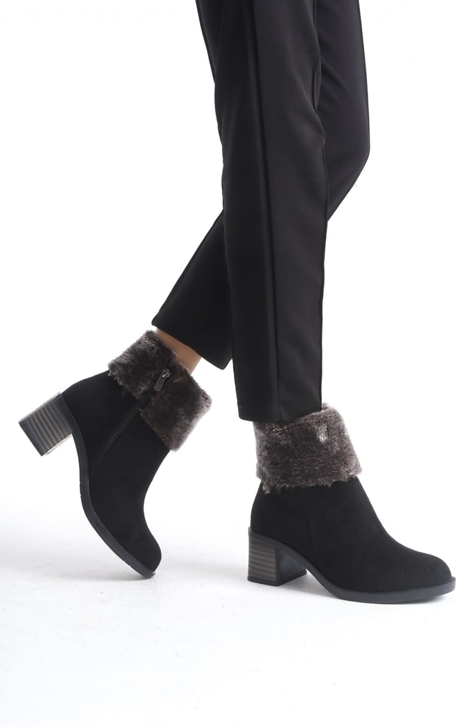 KATYA Fermuarlı Ortopedik Taban Topuklu Kürk Detaylı Süet Kadın Bot  SST - Siyah