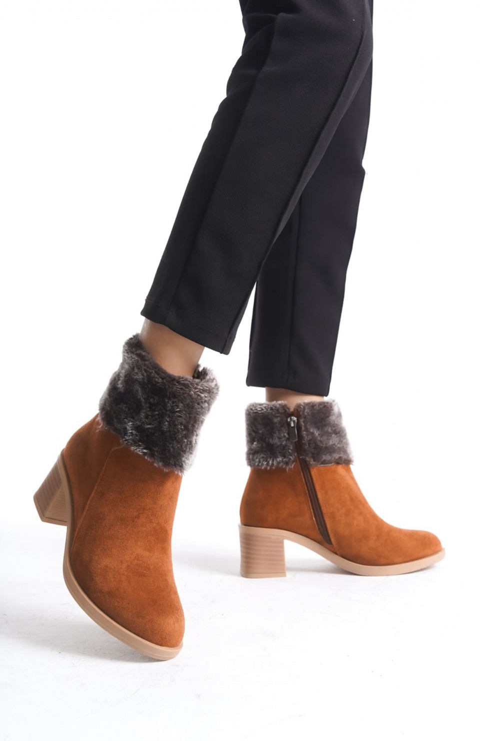 KATYA Fermuarlı Ortopedik Taban Topuklu Kürk Detaylı Süet Kadın Bot  STT - Taba