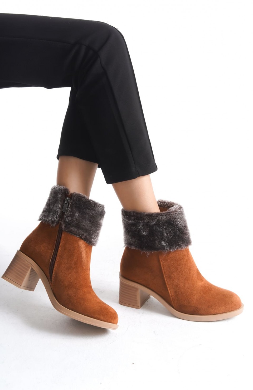 KATYA Fermuarlı Ortopedik Taban Topuklu Kürk Detaylı Süet Kadın Bot  STT - Taba