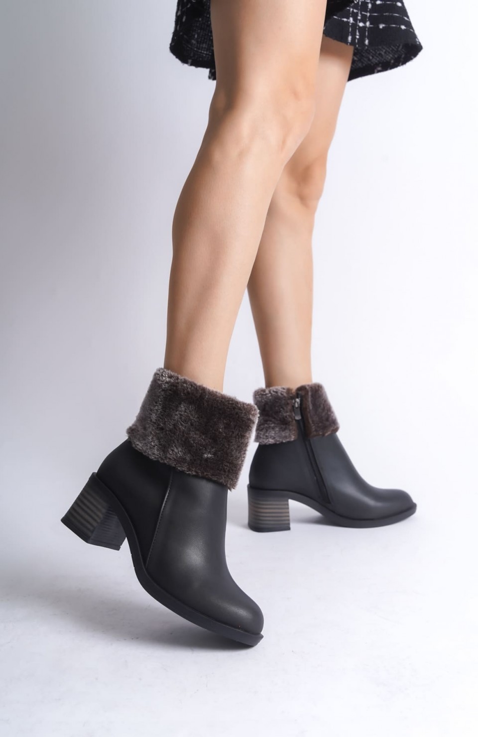 KATYA Fermuarlı Ortopedik Taban Topuklu Kürk DetaylıKadın Bot  CST - Siyah