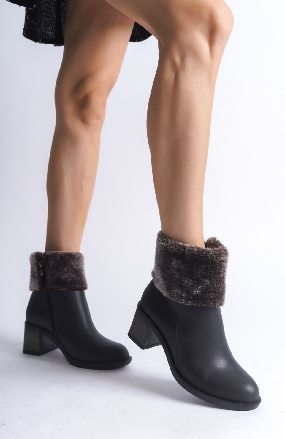 KATYA Fermuarlı Ortopedik Taban Topuklu Kürk DetaylıKadın Bot  CST - Siyah