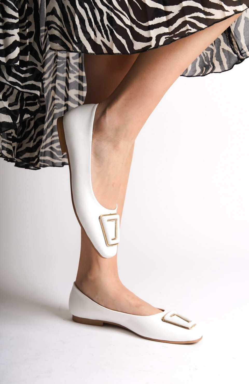 KAYLEE Bağcıksız Ortopedik Rahat Taban Toka Detaylı Kadın Babet Ayakkabı CKT - Beyaz