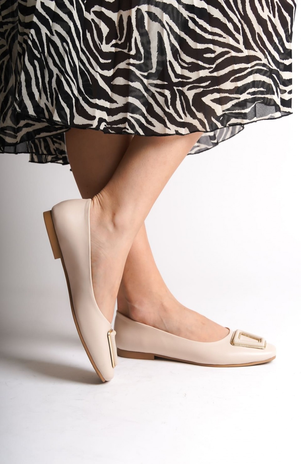 KAYLEE Bağcıksız Ortopedik Rahat Taban Toka Detaylı Kadın Babet Ayakkabı  CKT - Krem